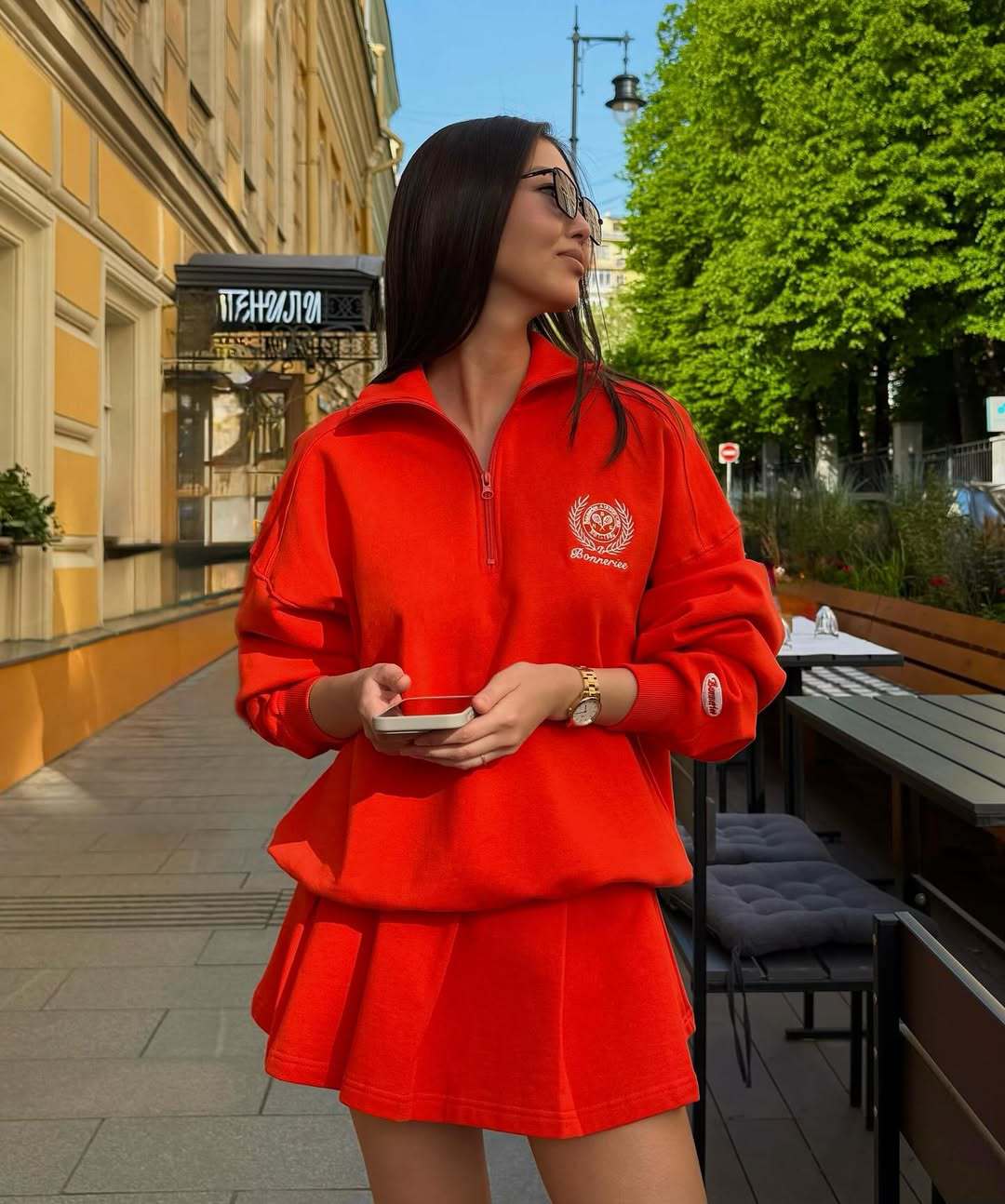 Dame sporty zip genser med avslappet snitt og broderi Skjora