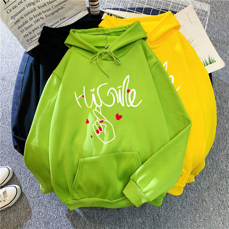 Dame hettegenser med kreativt grafisk design Skjora