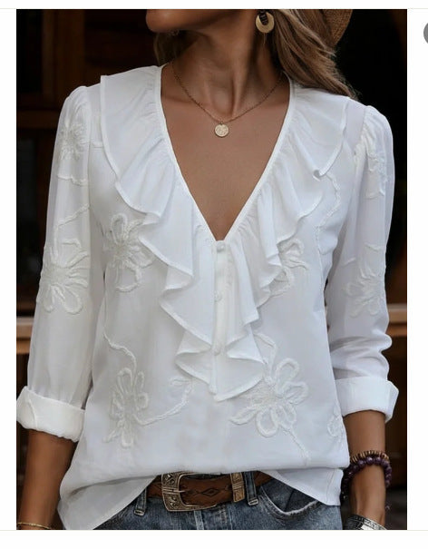 Dame elegant bluse med volanger og blomstrete broderimønster Skjora