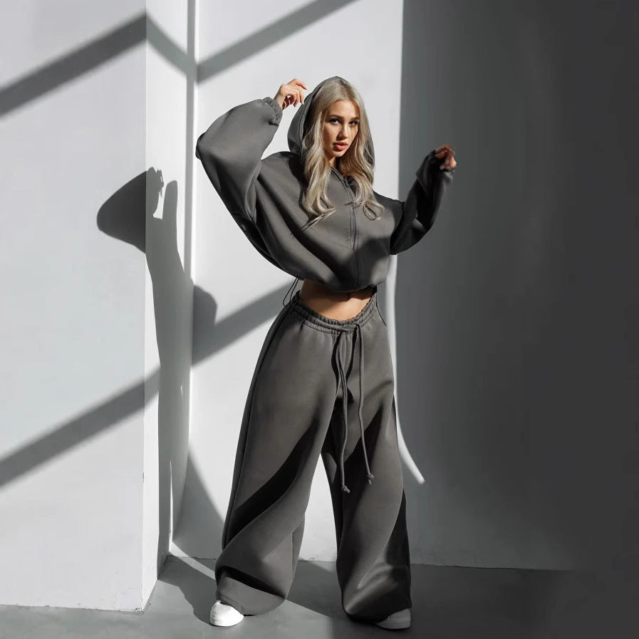 Kvinnelig sporty cropped hettegenser med innovativ finish Skjora