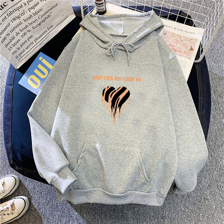 Damen Kapuzenpullover mit trendigem Herzdesign und gemütlicher Passform Skjora