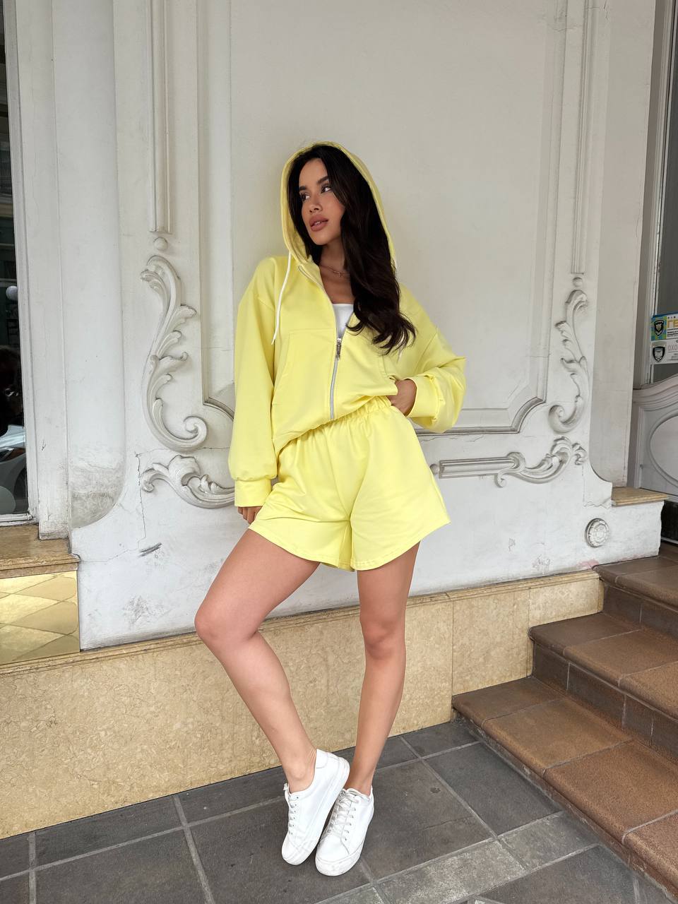 Kvinnes uformell zip hettegenser og shorts sett Skjora