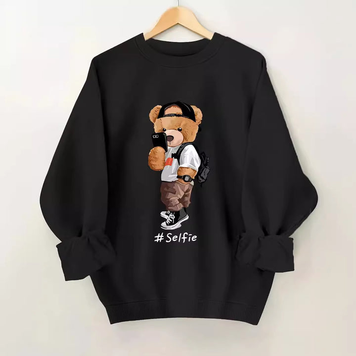 Dame sweatshirt med kunstnerisk bjørnedesign og avslappet passform Skjora