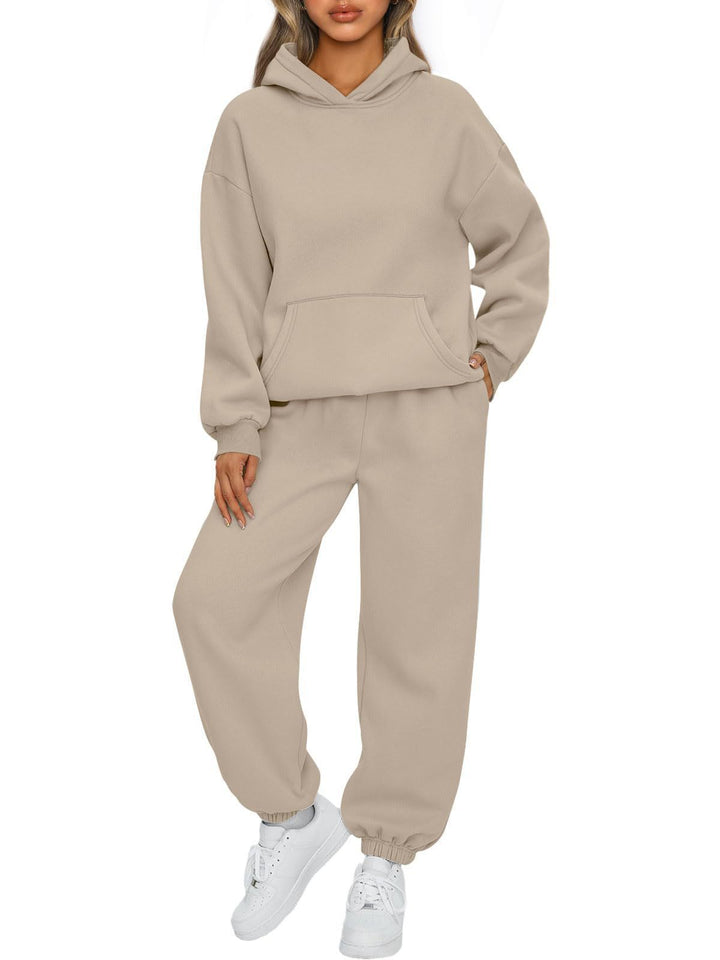 Dame Komfortabel Hettegensere Suit Laget av Mykt Sweatstoff Skjora