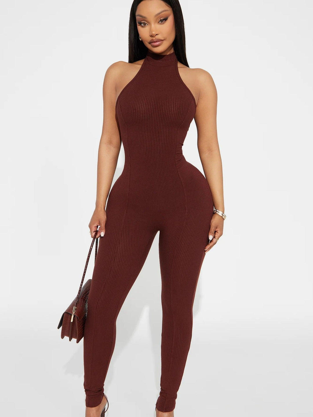 Dame figurtilpasset jumpsuit med høy krage og ribbestruktur Skjora