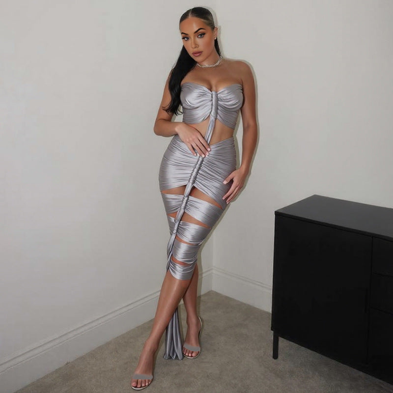 Dame Off-Shoulder Maxikjole med raffinerte Cut-Out-detaljer og elegant rynkeeffekt Skjora