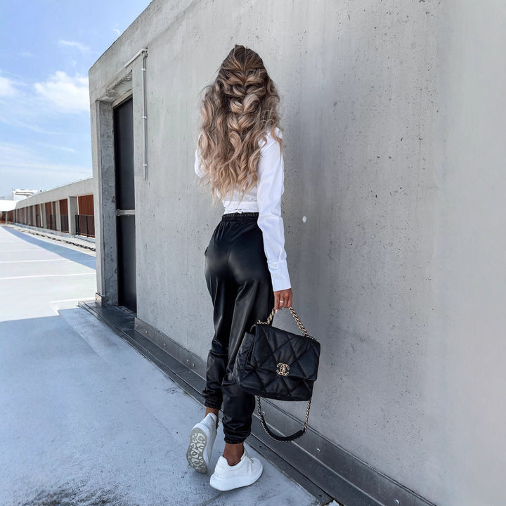 Kvinnelige behagelige joggebukser i sporty stil med elastisk liv og lommer Skjora
