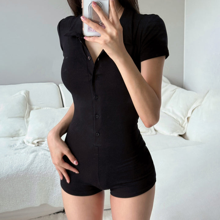 Dame Kort jumpsuit med knappeliste og moderne krage Skjora