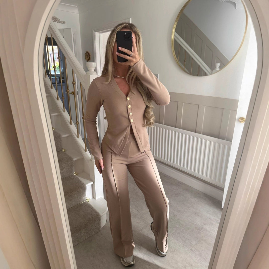 Damer elegant to-delt sett med knapper Skjora