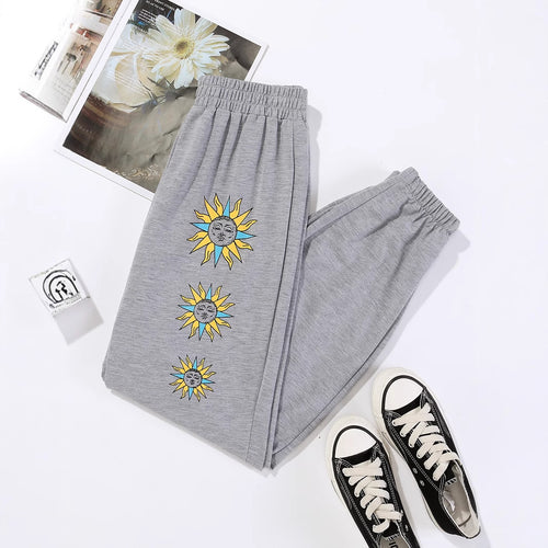 Kvinnenes komfortable joggebukser med trendy solmotiv Skjora
