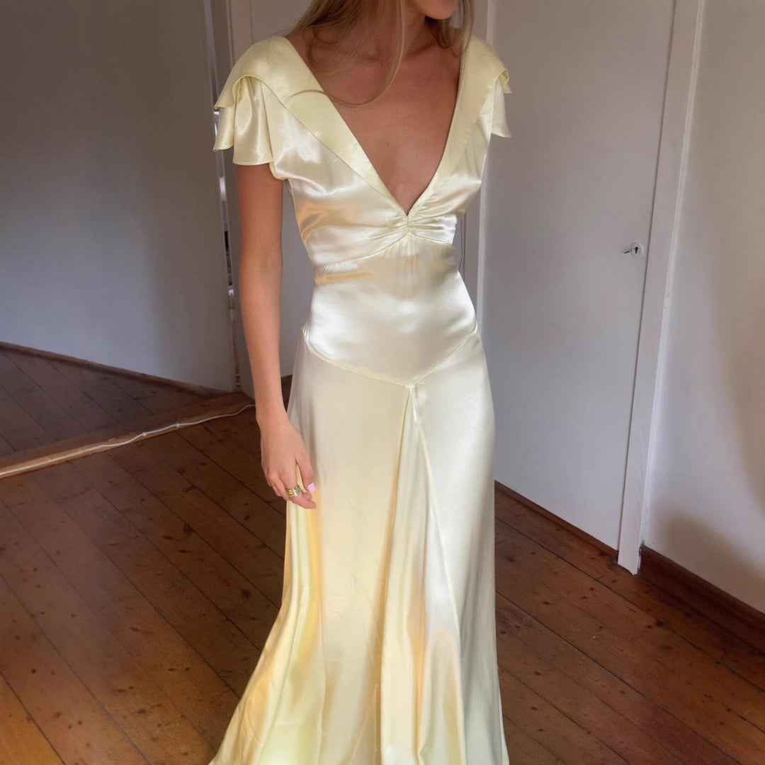 Damer Elegant og flytende Satin- jumpsuit Skjora