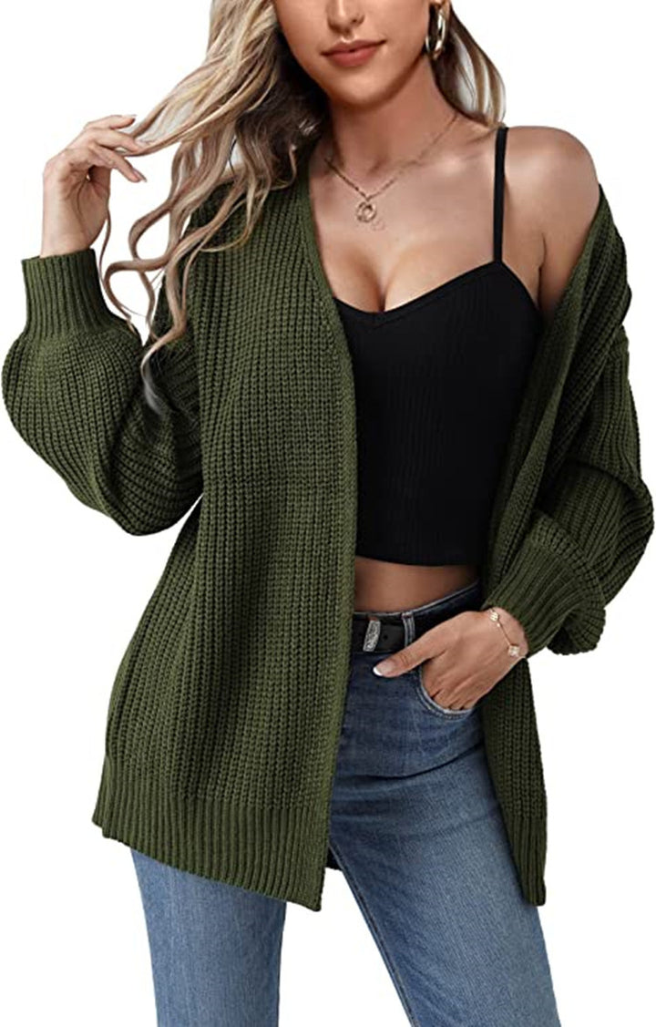 Kvinnens chunky strikket cardigan med en avslappet fasong og åpne masker Skjora