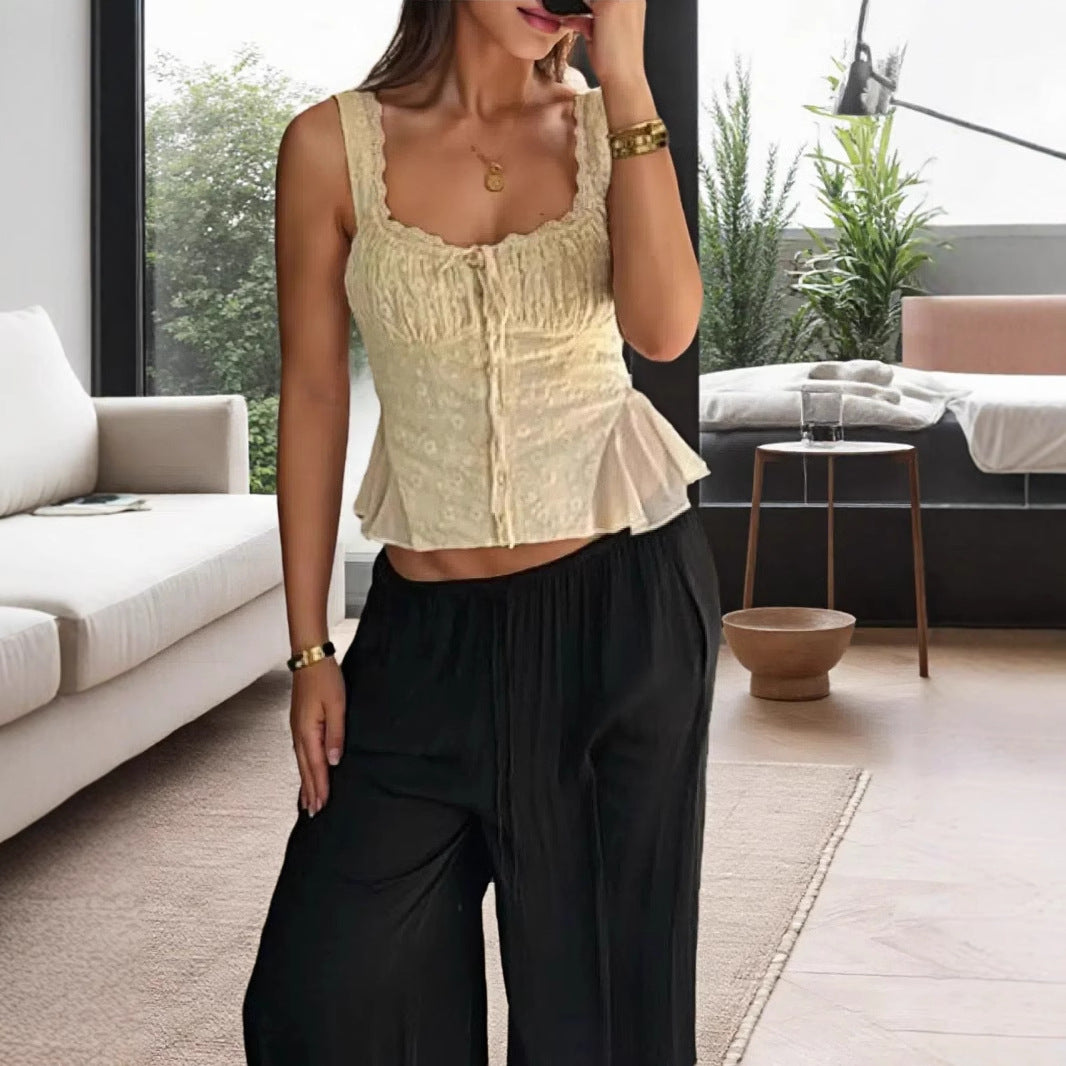 Kvinnenes elegante maxikjole med off-shoulder-design og sofistikerte volangdetaljer