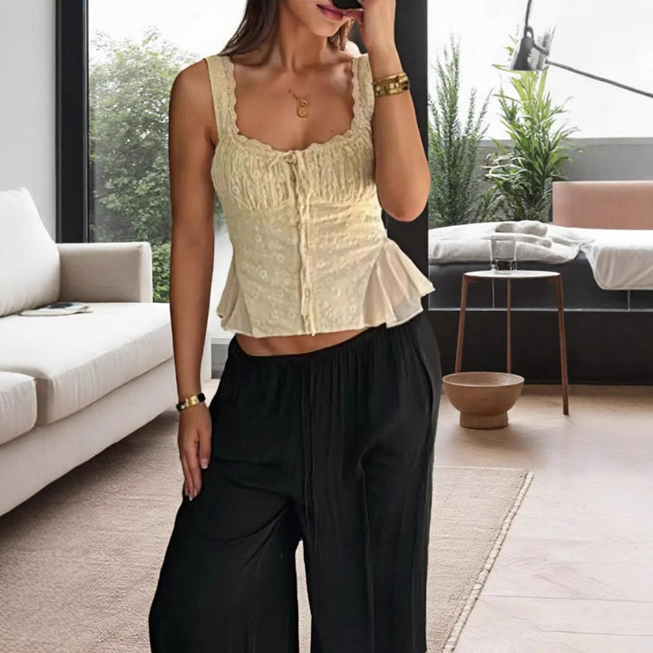 Kvinnenes elegante maxikjole med off-shoulder-design og sofistikerte volangdetaljer