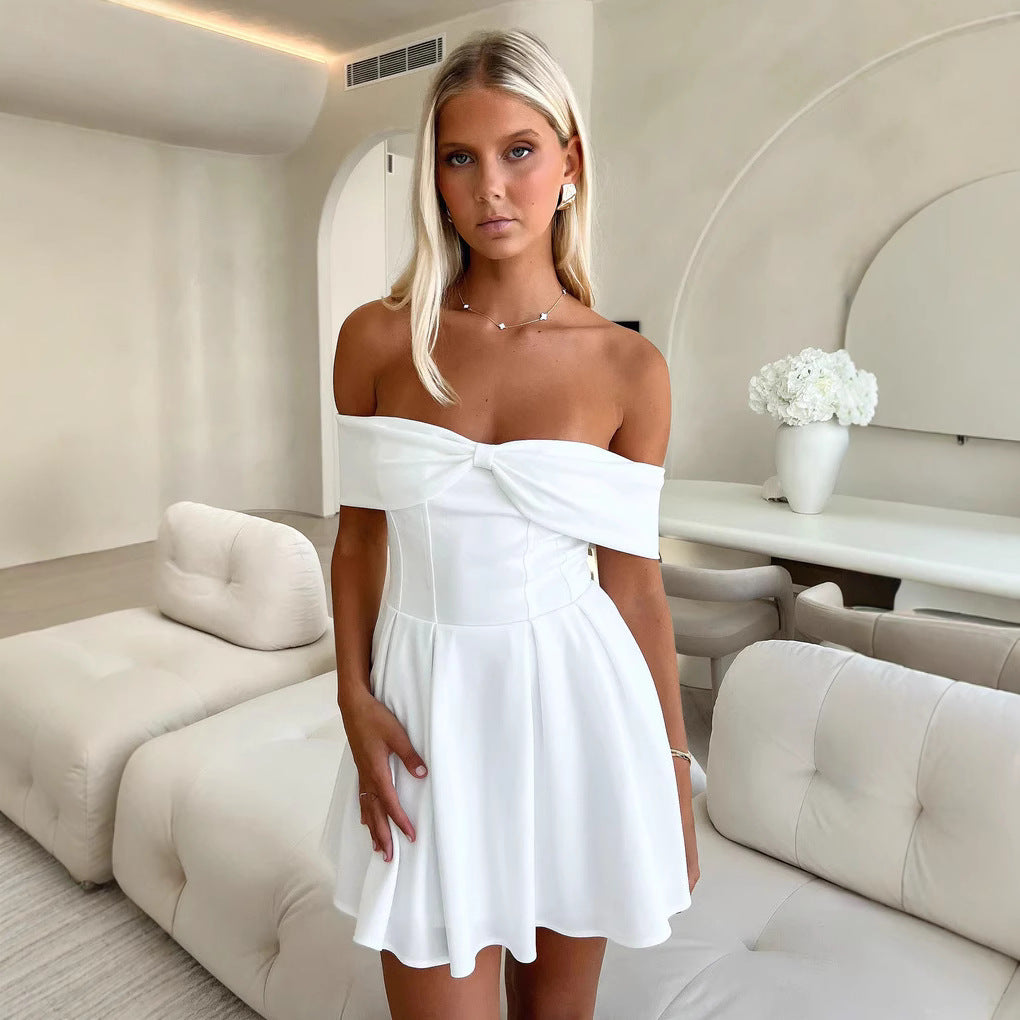 Dame Off-Shoulder Minikjole med strukturert overdel og utsvingt skjørt Skjora