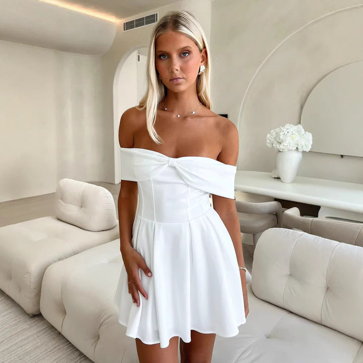 Dame Off-Shoulder Minikjole med strukturert overdel og utsvingt skjørt Skjora