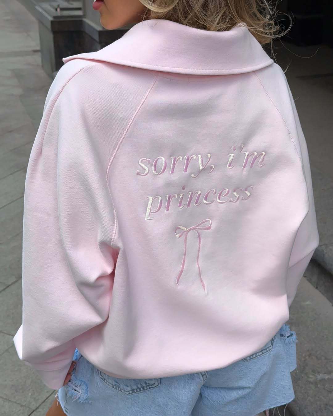 Dame fritid sweatshirt med brodert tekst Skjora
