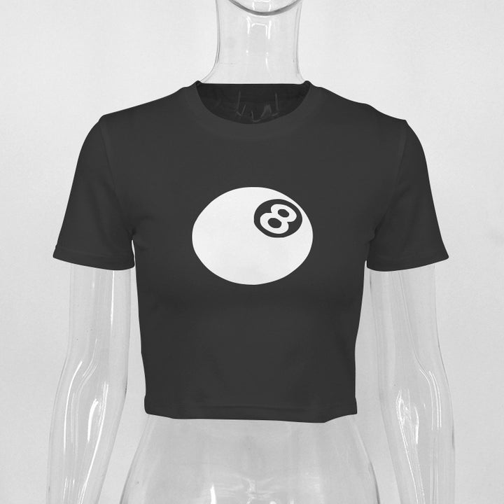 Dame cropped T-skjorte med unikt 8-Ball-motiv og avslappet snitt Skjora