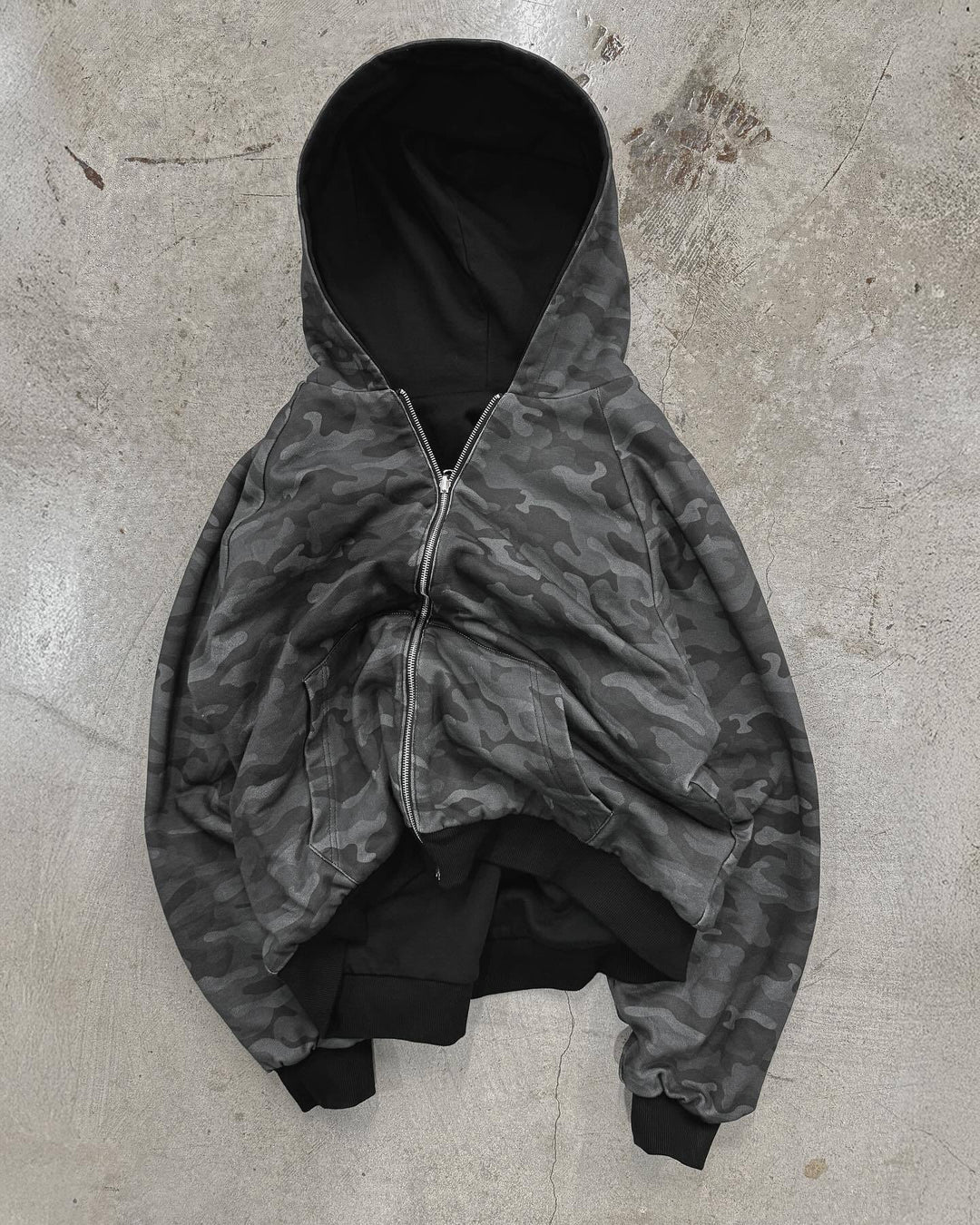 Dame hettejakke i moderne camouflasjedesign Skjora