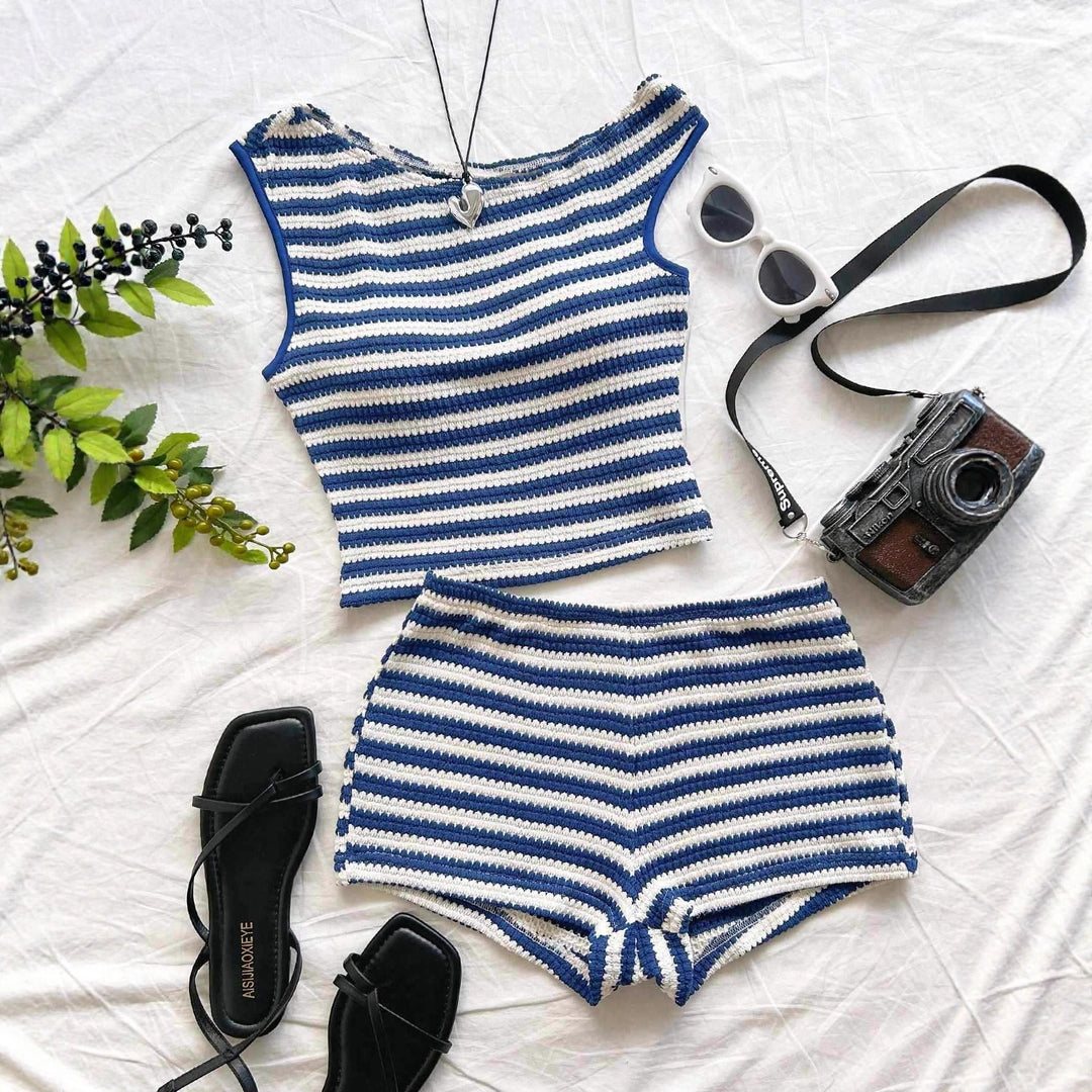 Dame Strand-Outfit med stripete Crop-Top og shorts Skjora