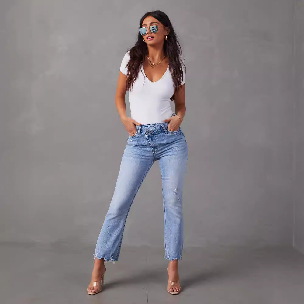 Kvinne høyt liv jeans med trendy frynser og slitte detaljer Skjora