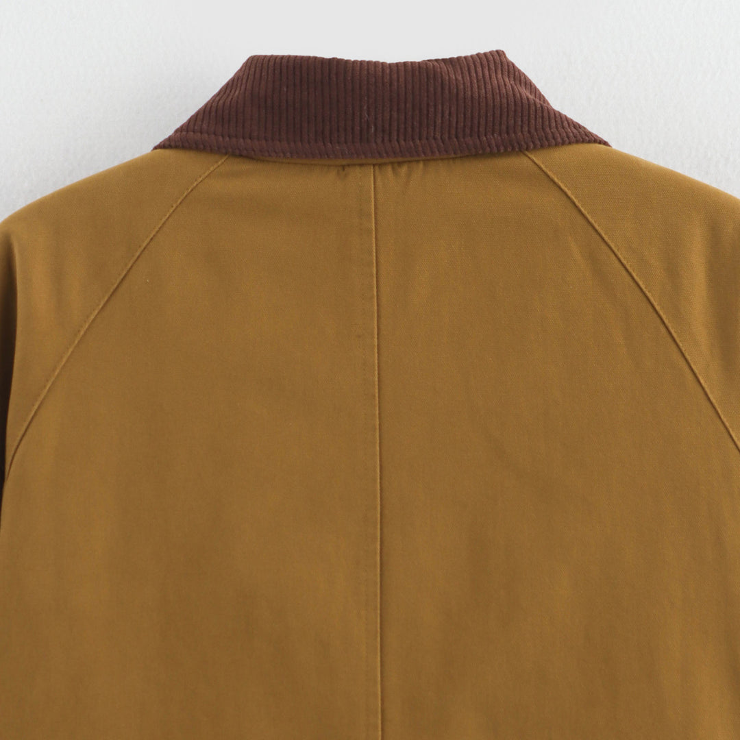 Kvinnes fashion utility jacket med lappe lommer og gulrot krage Skjora