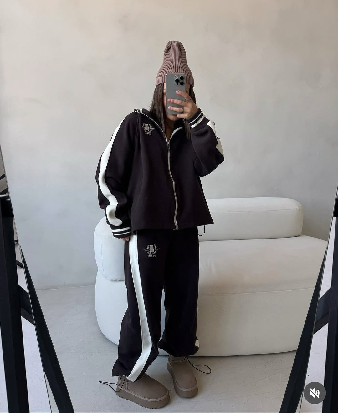 Kvinners sporty loungewear-sett med høyhalset glidelås og behagelige bukser Skjora