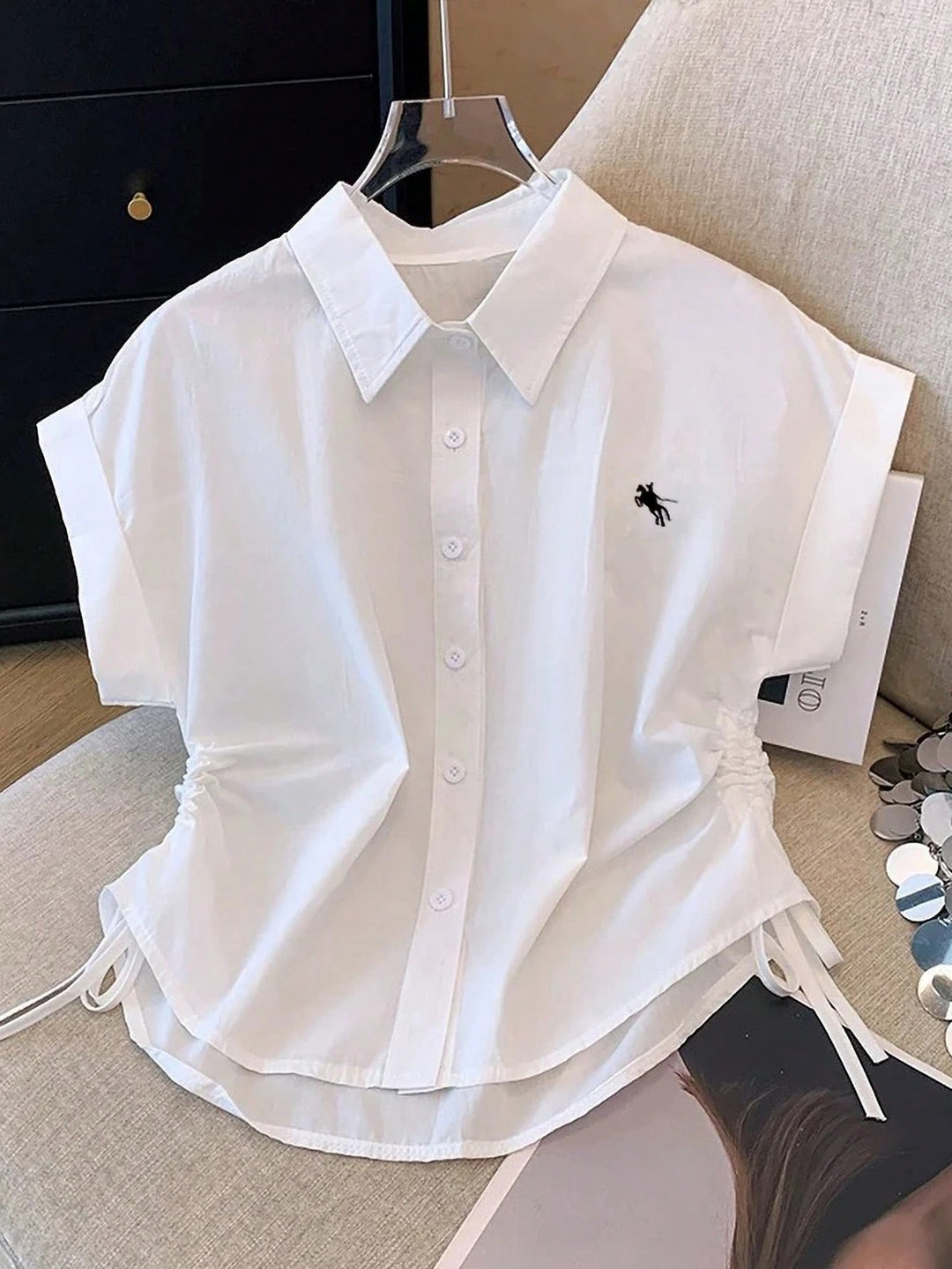 Dame kortermet bluse med side rynkeelementer Skjora