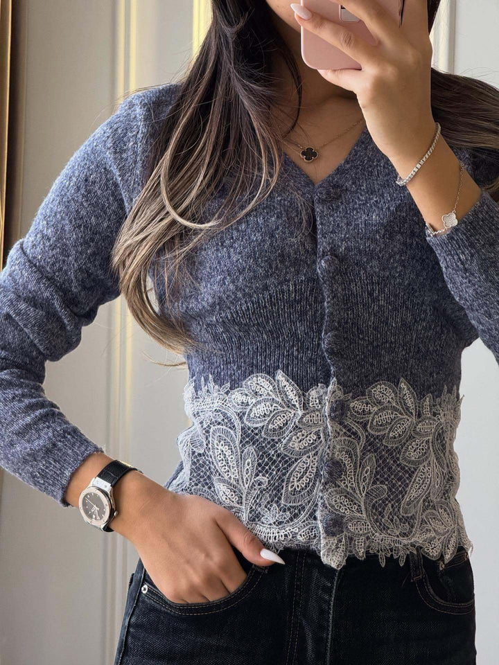 Dame cardigan med delikat blonder trim og elegante knapper Skjora