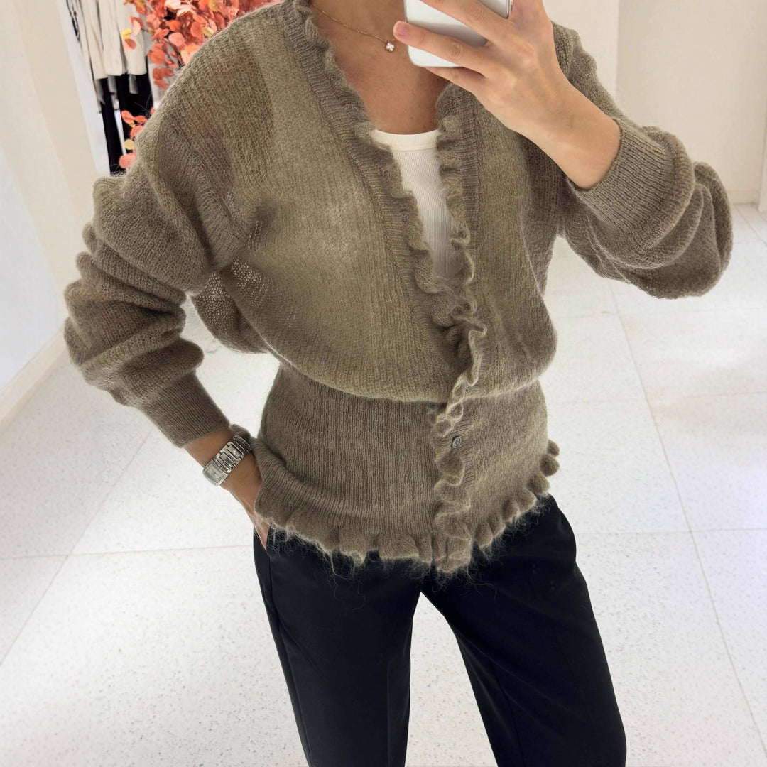 Dame cardigan med lekent volangdesign Skjora