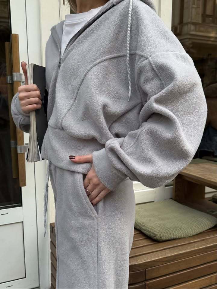 Kvinnelig Fleece Tracksuit med Stilig Hette og Elastisk Midjebånd Skjora