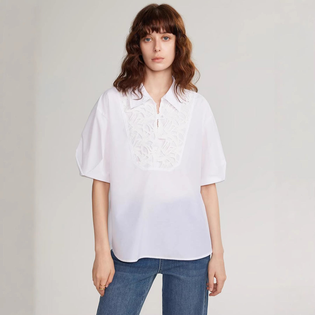 Damer Elegant Bluse med drømmeaktig broderidesign og knapppdetaljer Skjora