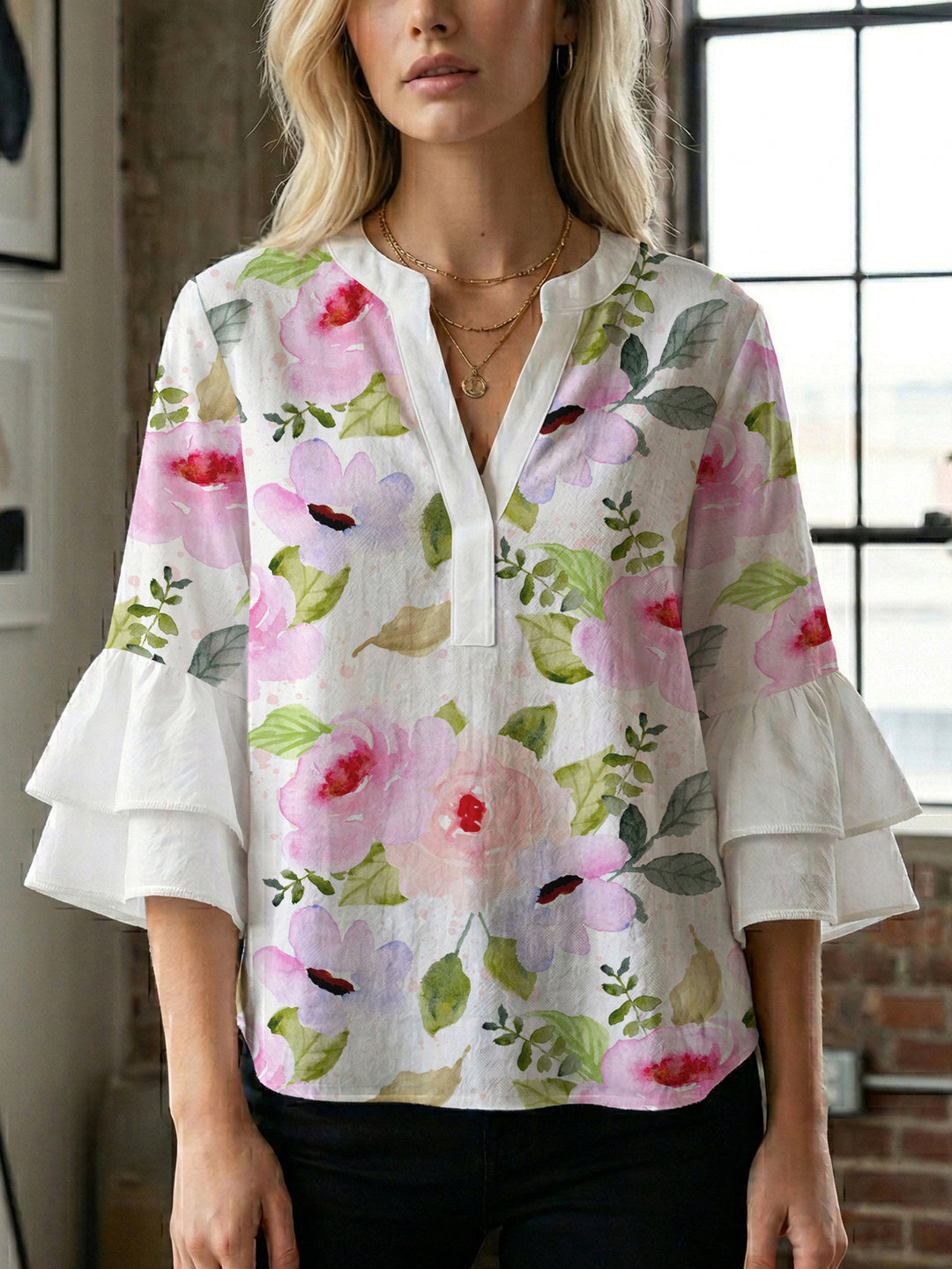 Damer elegant bluse skjorte med voluminøse rysjermer og grafisk blomsterdesign Skjora
