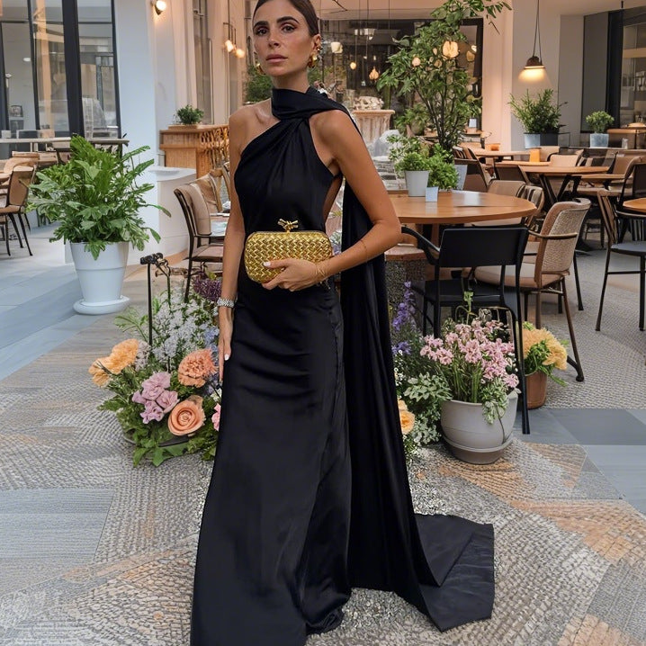 Damer elegant aftenkjole med asymmetrisk snitt og imponerende drapering Skjora