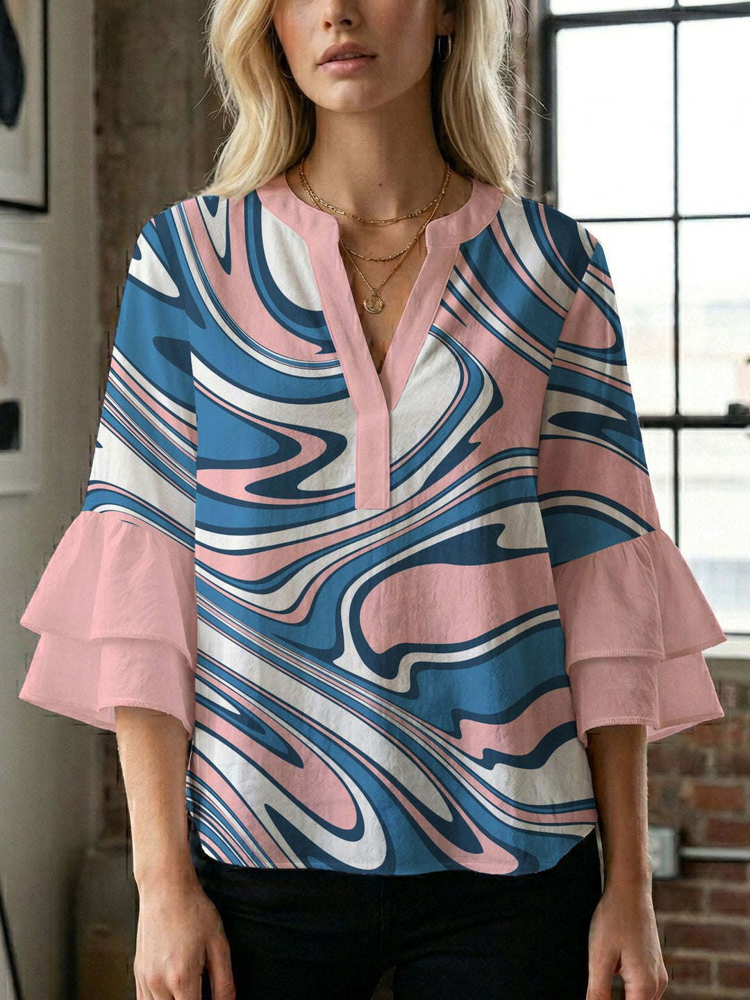 Dame bluseskjorte med voluminøse ermer og kreativt trykkdesign Skjora