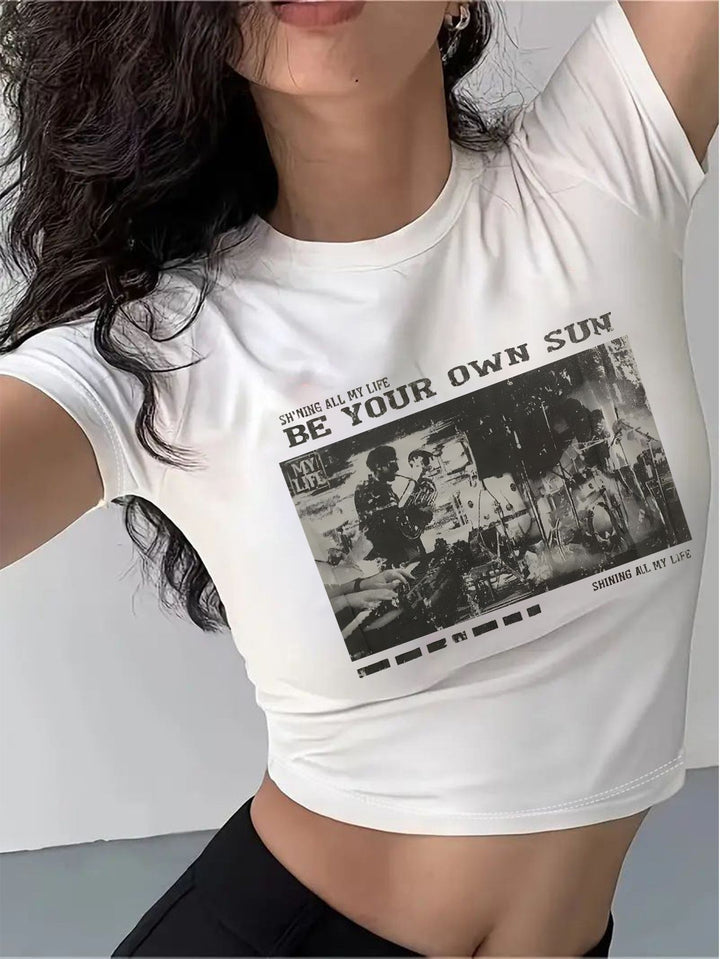Dame Crop-T-skjorte med inspirerende tekst og stjernedesign Skjora
