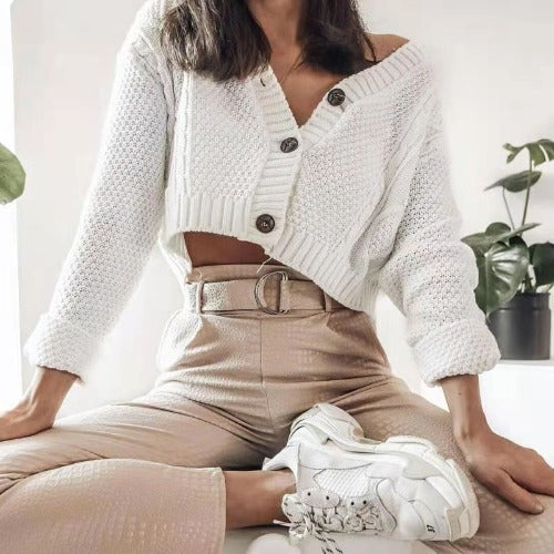 Kort cardigan for kvinner med knappdetaljer Skjora