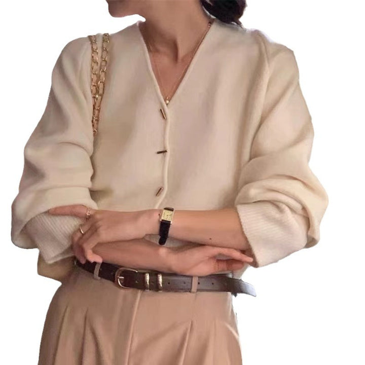 Dame cardigan med dyp V-hals og elegante knapper Skjora