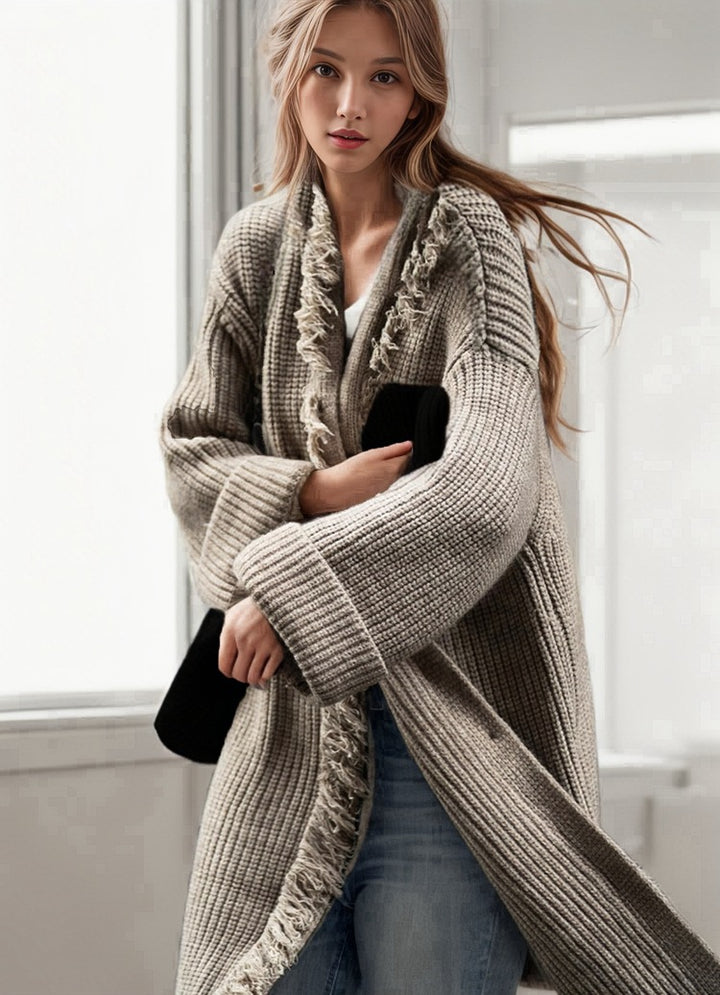 Dame chunky strikket cardigan med frynse-detaljer og stor knapppynt Skjora