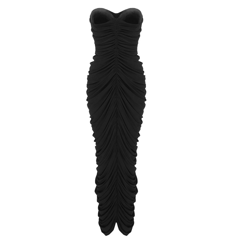Dame figurtilpasset kveldsdrakt med elegant drapering og hjerteformet utringning Skjora