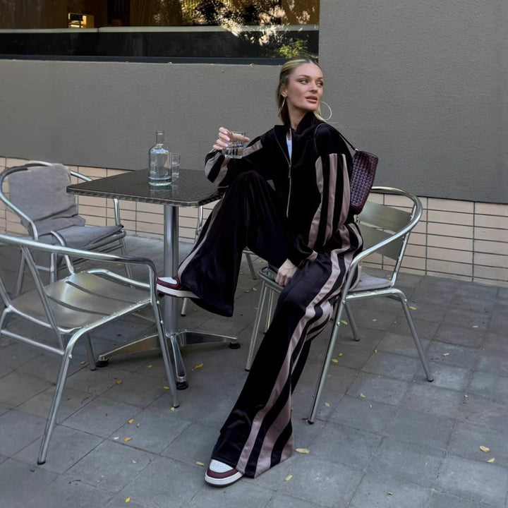 Kvinnesporty velour treningsdrakt med hevet krage og elastisk midje