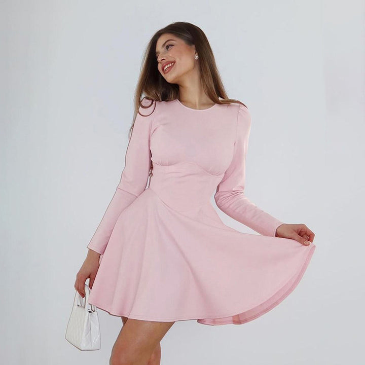 Dame elegant mini kjole i klassisk A-formet snitt med lange ermer og stilfull hjertehals.