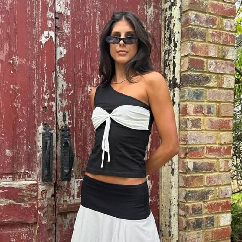 Dame asymmetrisk Crop-Top med elegante omslagsdetaljer Skjora