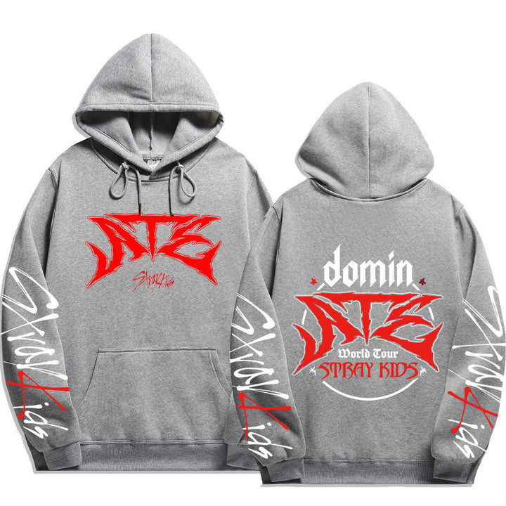 Dame hoodie med iøynefallende grafisk design Skjora