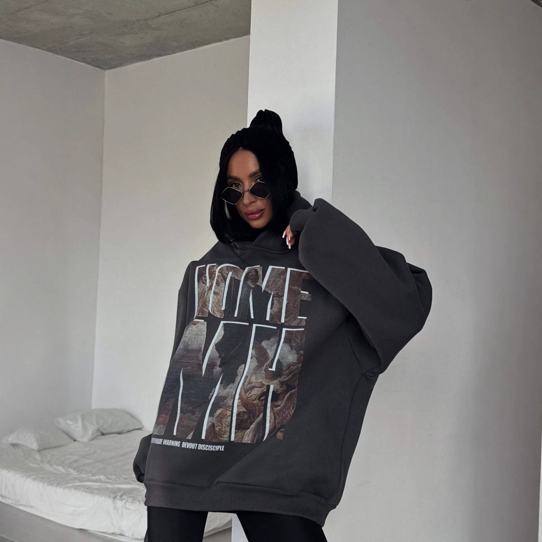 Kvinne oversized hettegenser med fremtredende grafisk trykk Skjora
