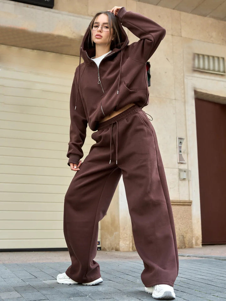 Dame casual hettejakke laget av myk fleece med praktiske lommer og elegant glidelås Skjora