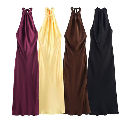 Dame kveldskjole med elegant halterneck-design og flytende snitt Skjora