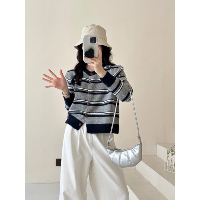 Damer fashionable knapp cardigan med stripete mønster Skjora