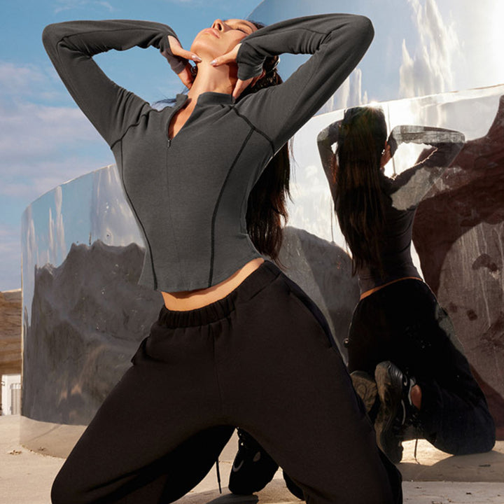 Women's Breathable Sports Top with High Collar and Thumbholes Skjora