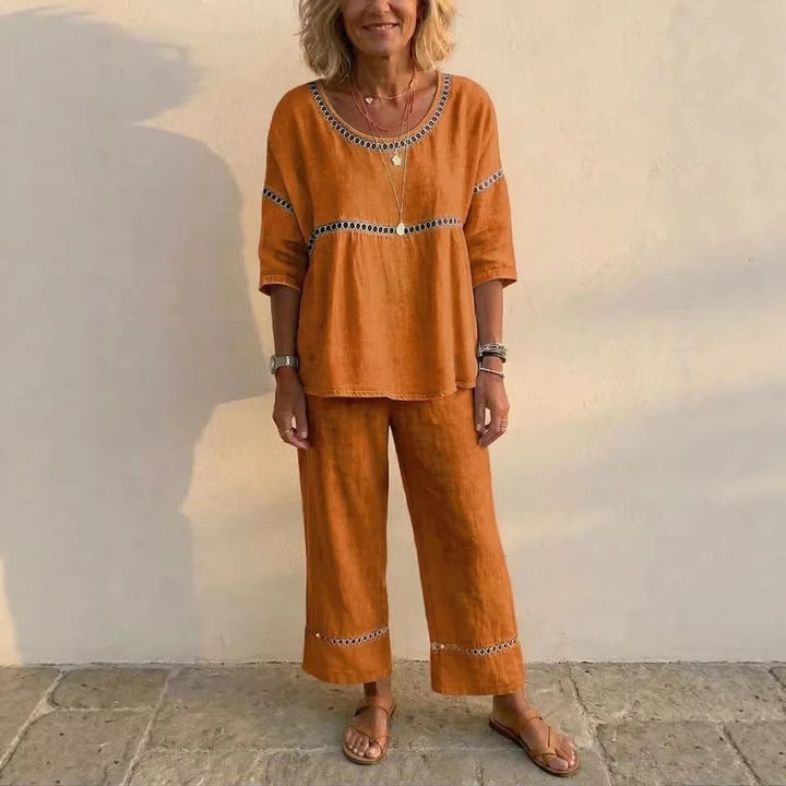 Kvinnes komplett loungewear-set laget av lin med luftig passform og blonderdetaljer Skjora